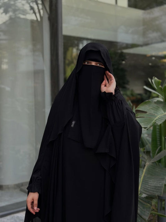 طقم العفة (عباية +وشاح الغشوة + نقاب + قفازات)