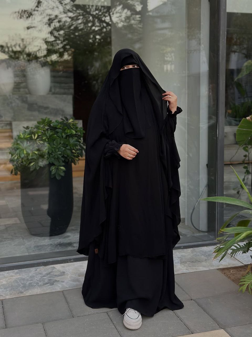 طقم العفة (عباية +وشاح الغشوة + نقاب + قفازات)